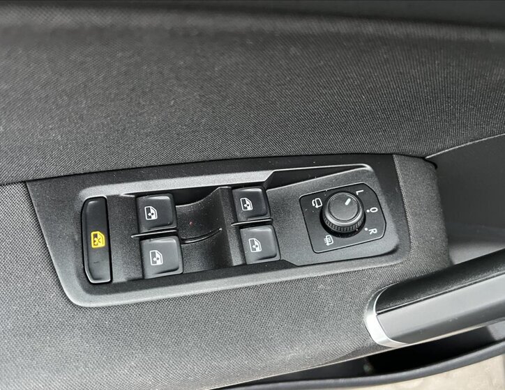 Volkswagen Touran Kombi 1,6 l 85 kw