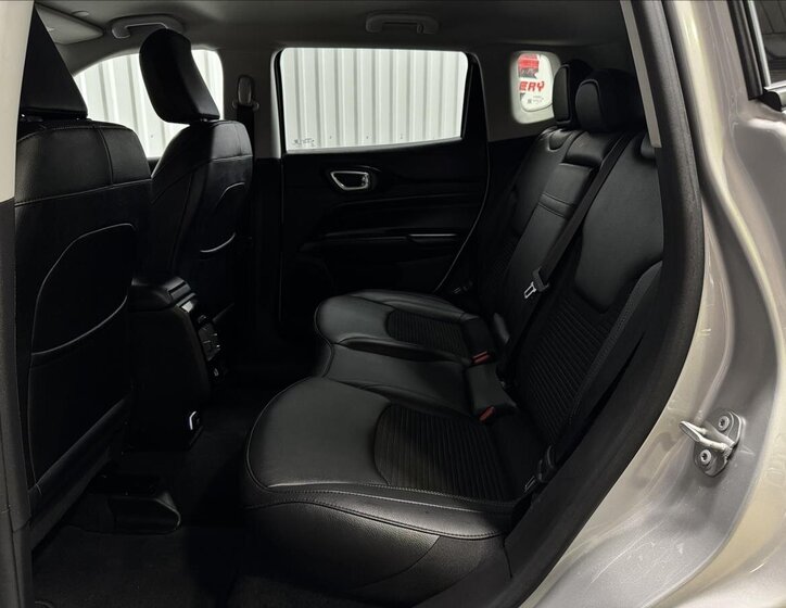 Jeep Compass SUV / Terénní 1,3 l 140 kw