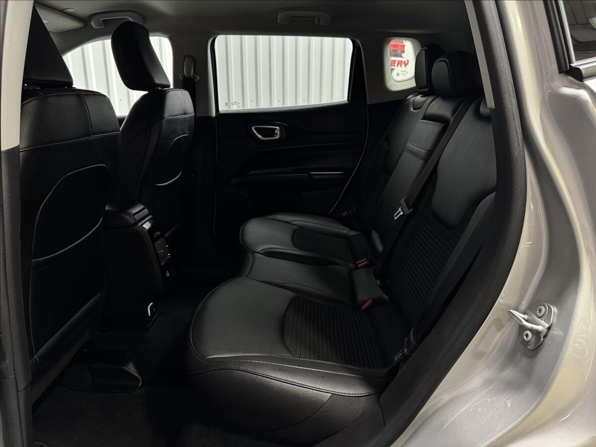 Jeep Compass SUV / Terénní 1,3 l 140 kw