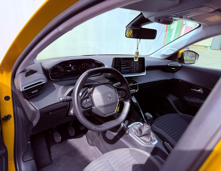 Peugeot 208 Hatchback 1,2 l 55 kw