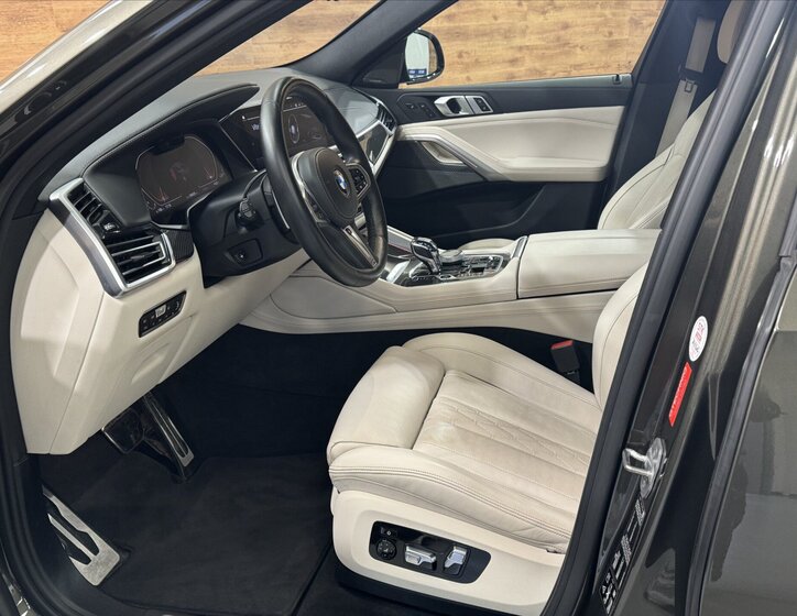 BMW X6 SUV / Terénní 3,0 l 250 kw