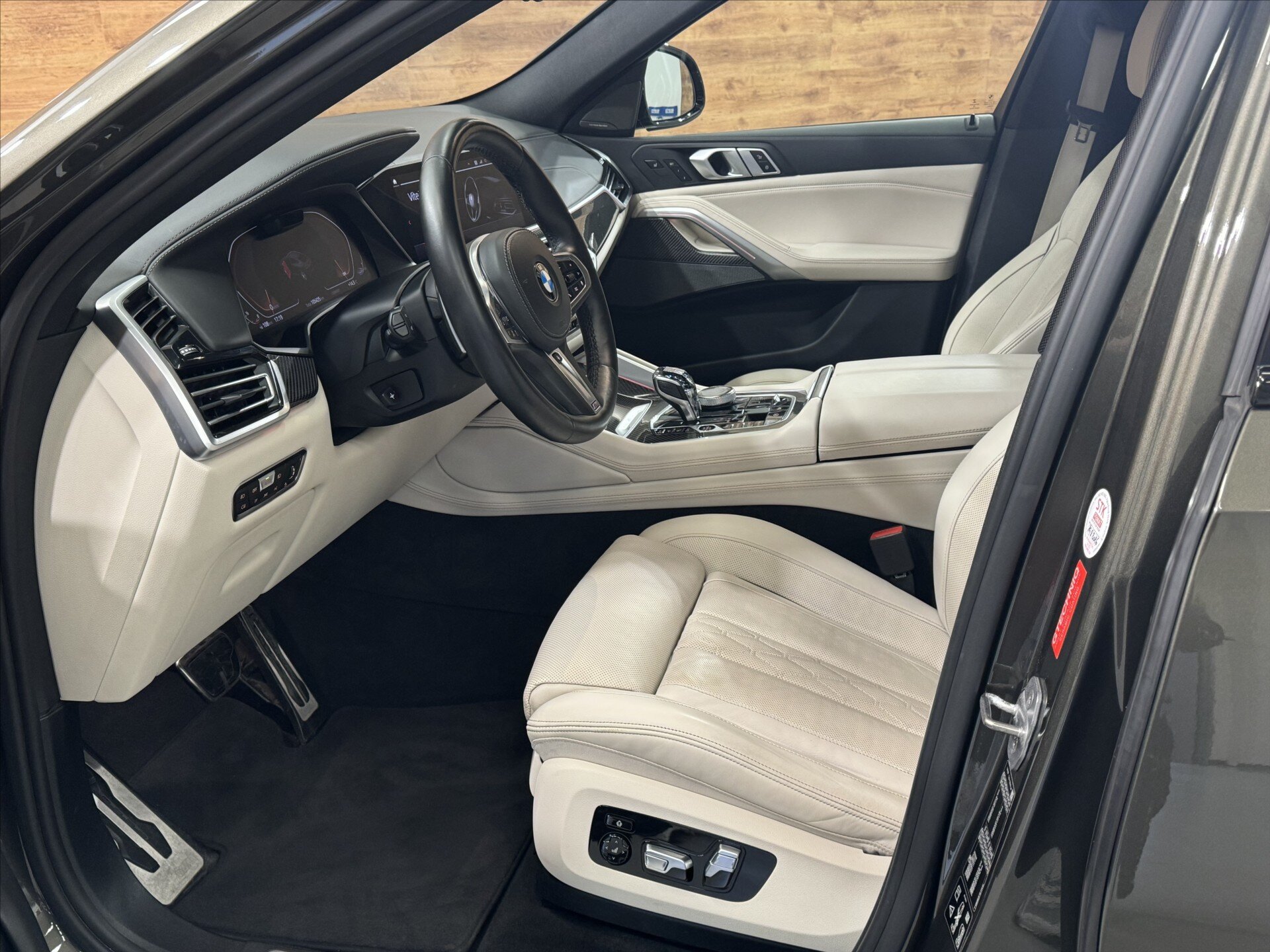 BMW X6 SUV / Terénní 3,0 l 250 kw