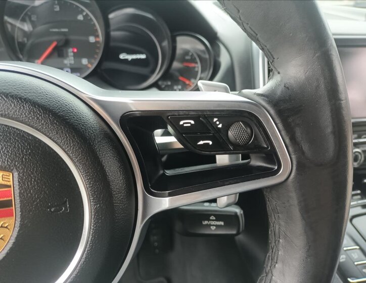 Porsche Cayenne Kombi 3,0 l 180 kw