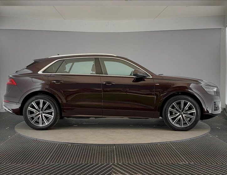 Audi Q8 SUV / Terénní 3,0 l 250 kw