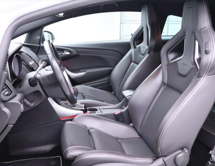 Opel Astra Hatchback 2,0 l 206 kw