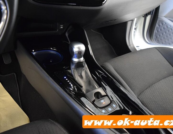 Toyota C-HR Hatchback 1,8 l 0