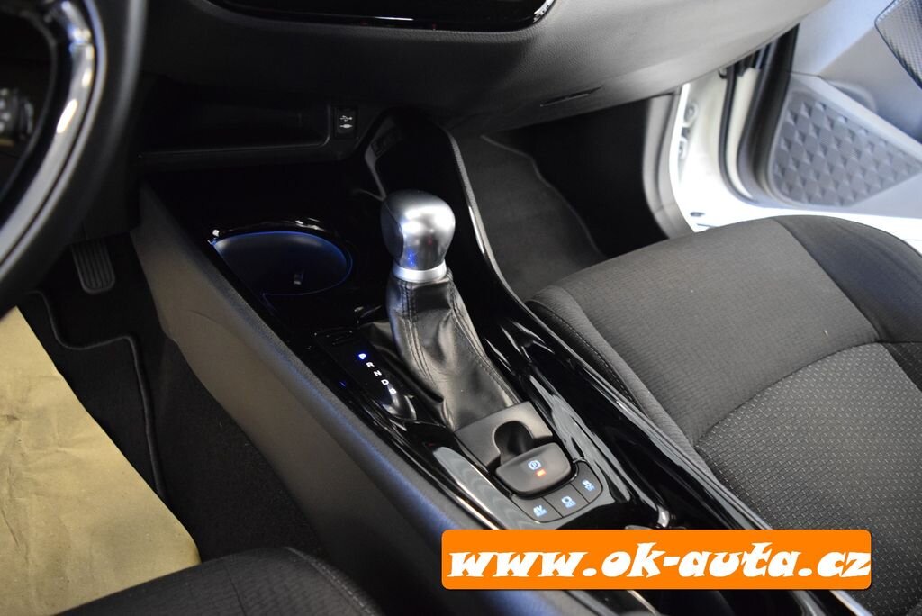 Toyota C-HR Hatchback 1,8 l 0