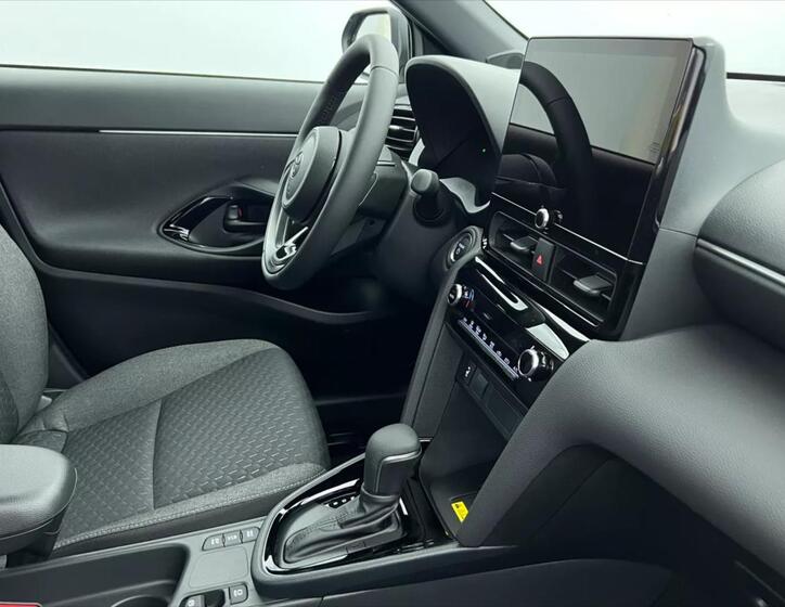 Toyota Yaris Cross 8