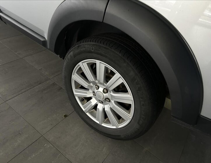 Land Rover Discovery 30