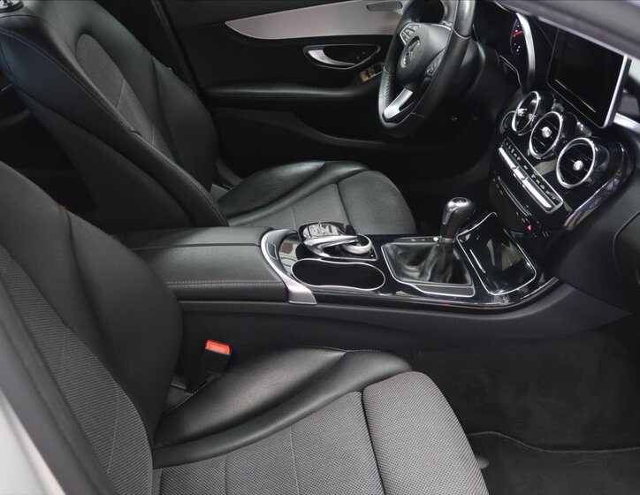 Mercedes-Benz Třídy C Sedan / Limuzína 2,1 l 125 kw