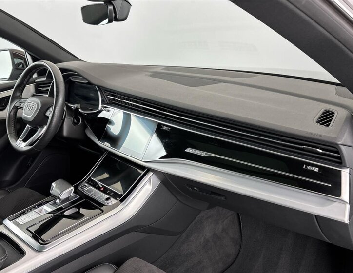 Audi Q8 SUV / Terénní 3,0 l 250 kw