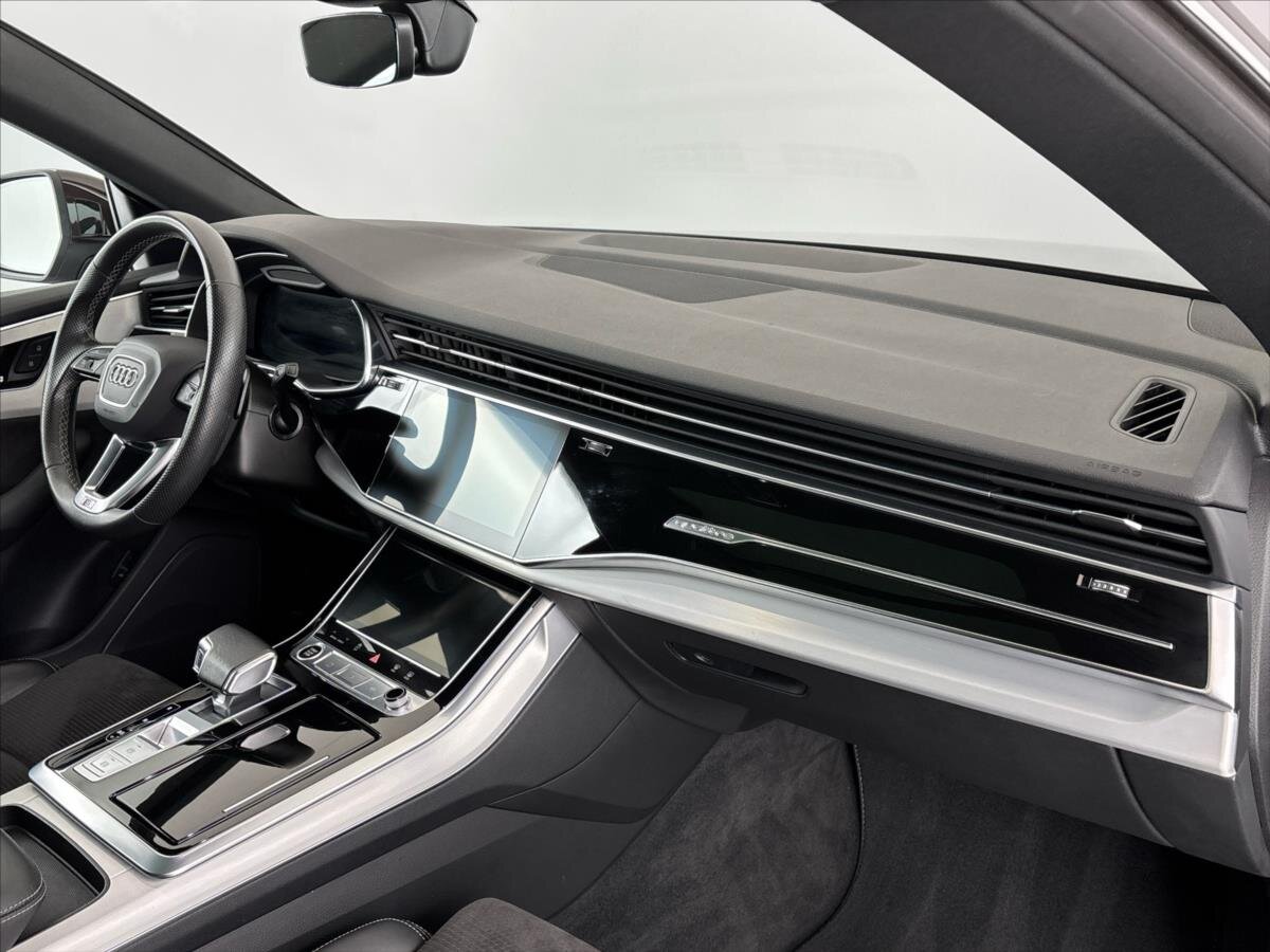 Audi Q8 SUV / Terénní 3,0 l 250 kw