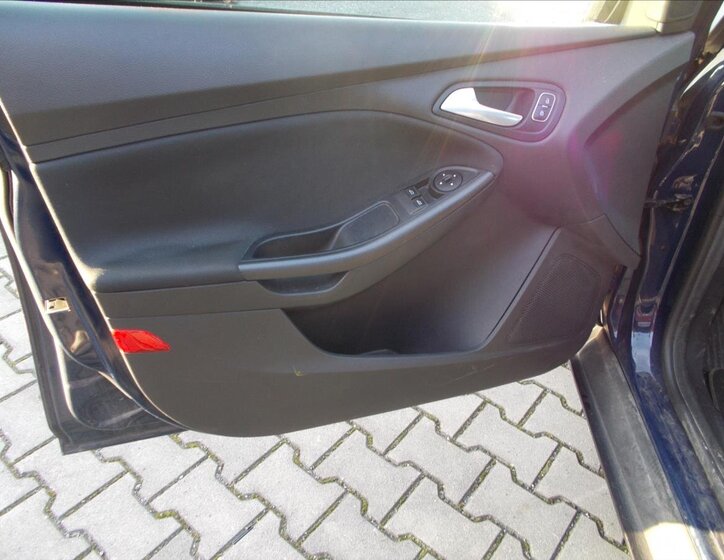 Ford Focus Hatchback 999,0 74 kw