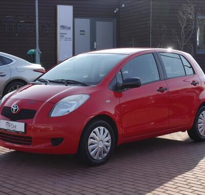 Toyota Yaris 1