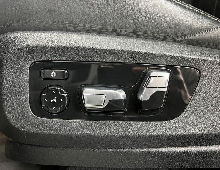 BMW X7 SUV / Terénní 4,4 l 390 kw