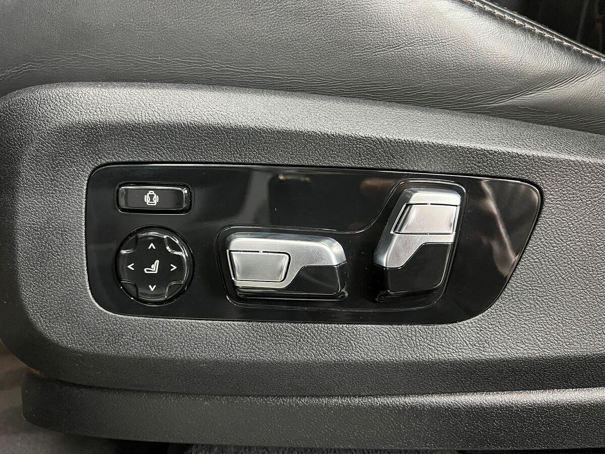 BMW X7 SUV / Terénní 4,4 l 390 kw