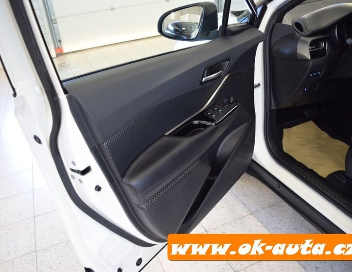 Toyota C-HR Hatchback 1,8 l 0