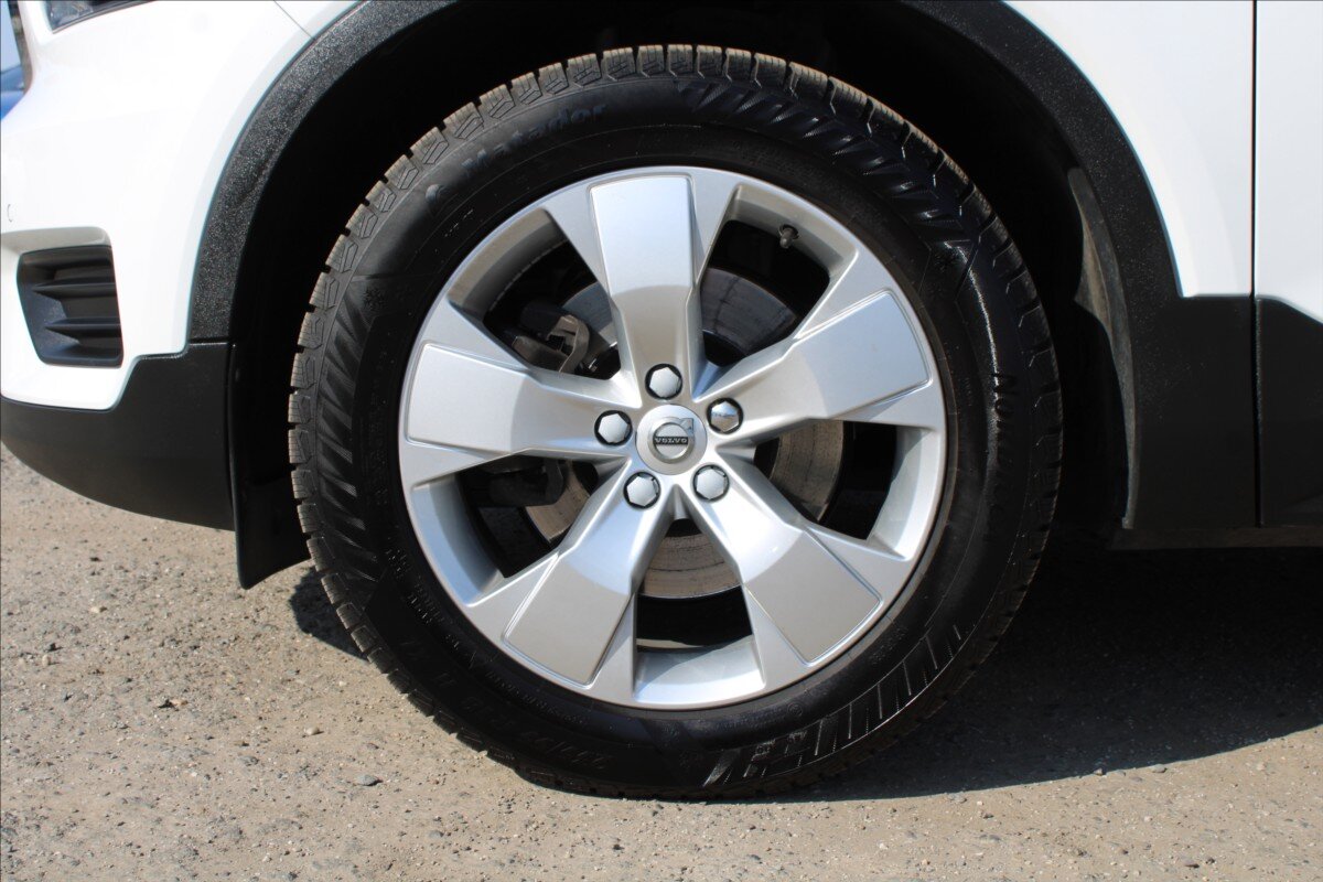 Volvo XC40 SUV / Terénní 2,0 l 140 kw