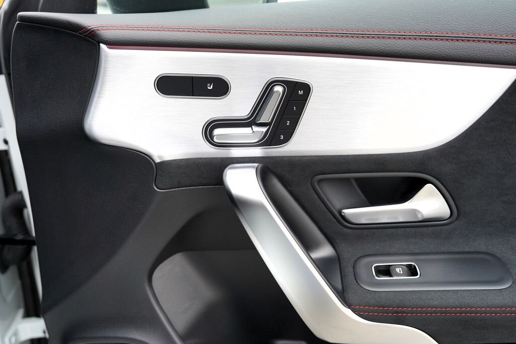 Mercedes-Benz CLA Sedan 2,0 l 340 kw