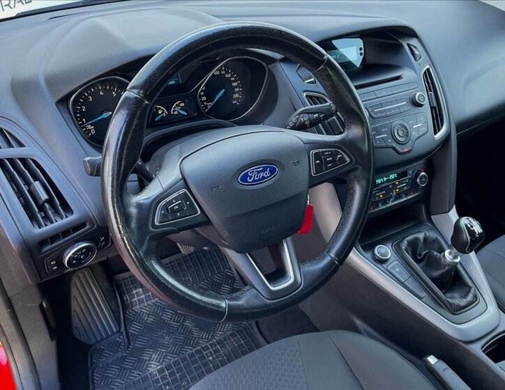 Ford Focus Kombi 999,0 92 kw