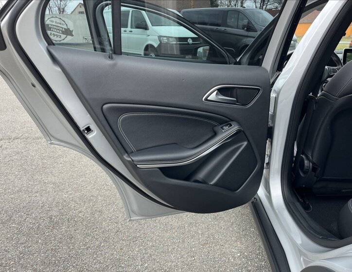 Mercedes-Benz GLA Hatchback 1,6 l 115 kw