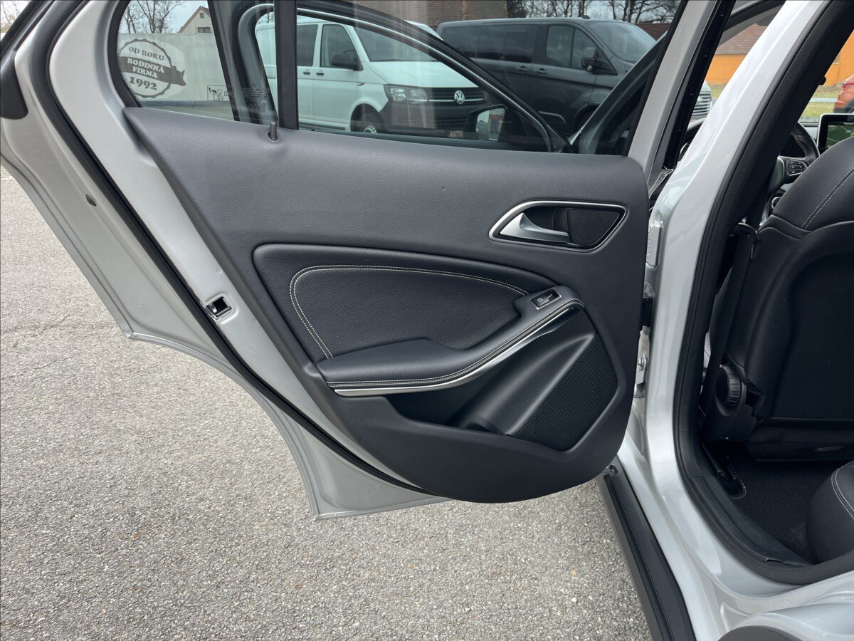 Mercedes-Benz GLA Hatchback 1,6 l 115 kw