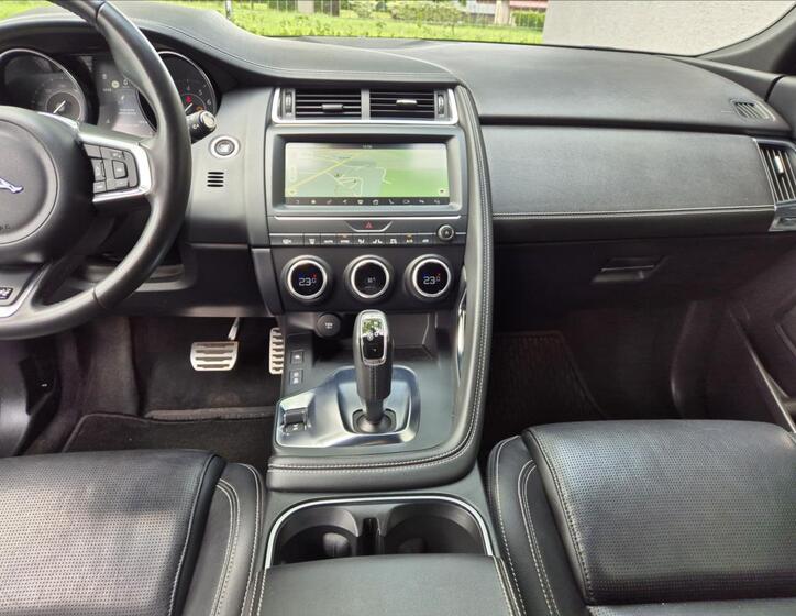 Jaguar E-Pace 26