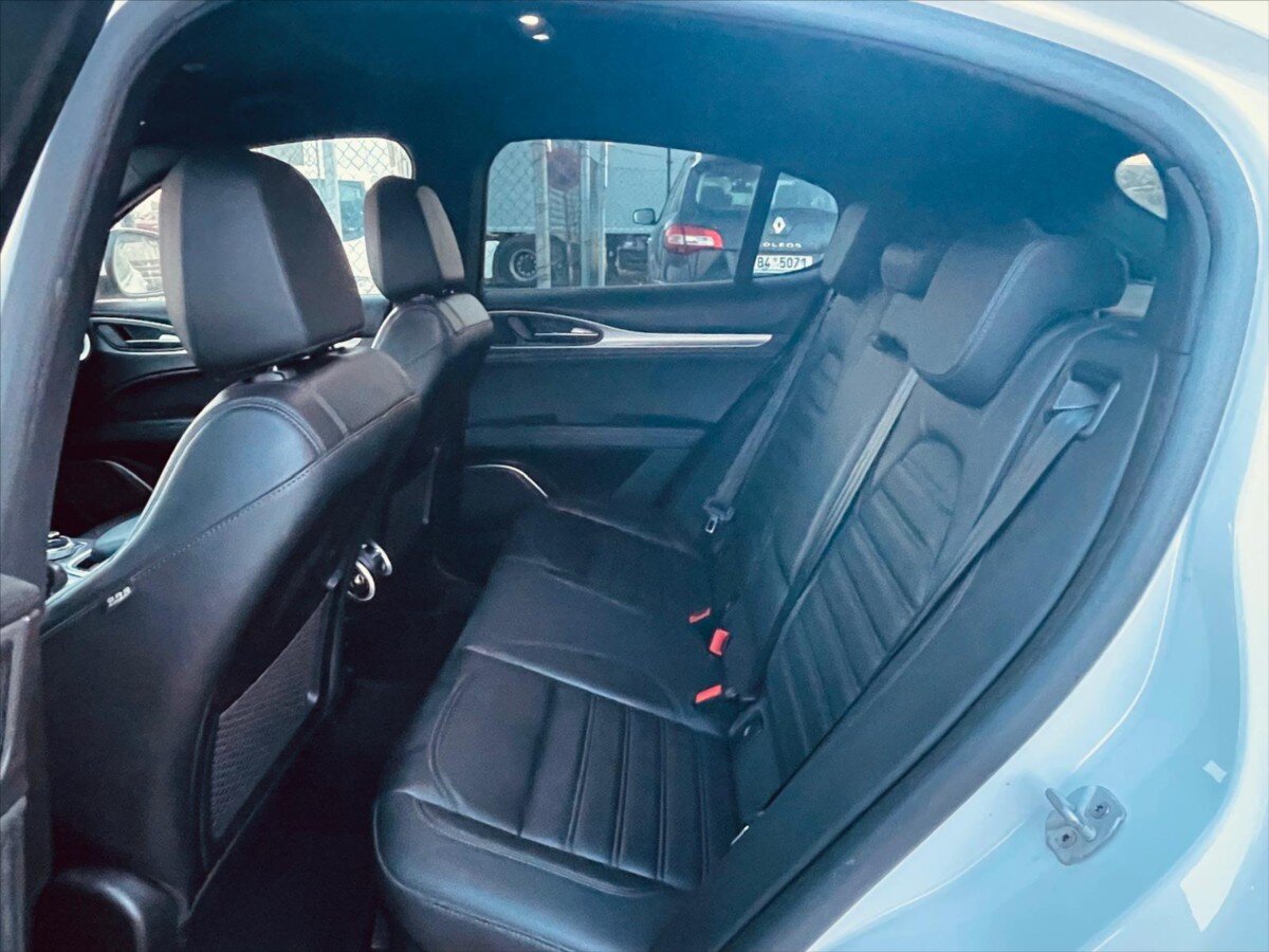 Alfa Romeo Stelvio SUV / Terénní 2,1 l 154 kw