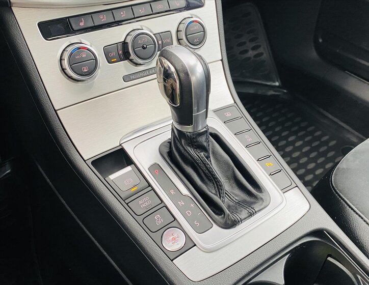 Volkswagen Passat Sedan / Limuzína 2,0 l 130 kw