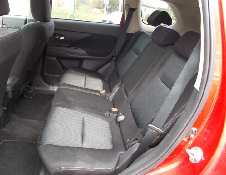 Mitsubishi Outlander SUV / Terénní 2,0 l 110 kw