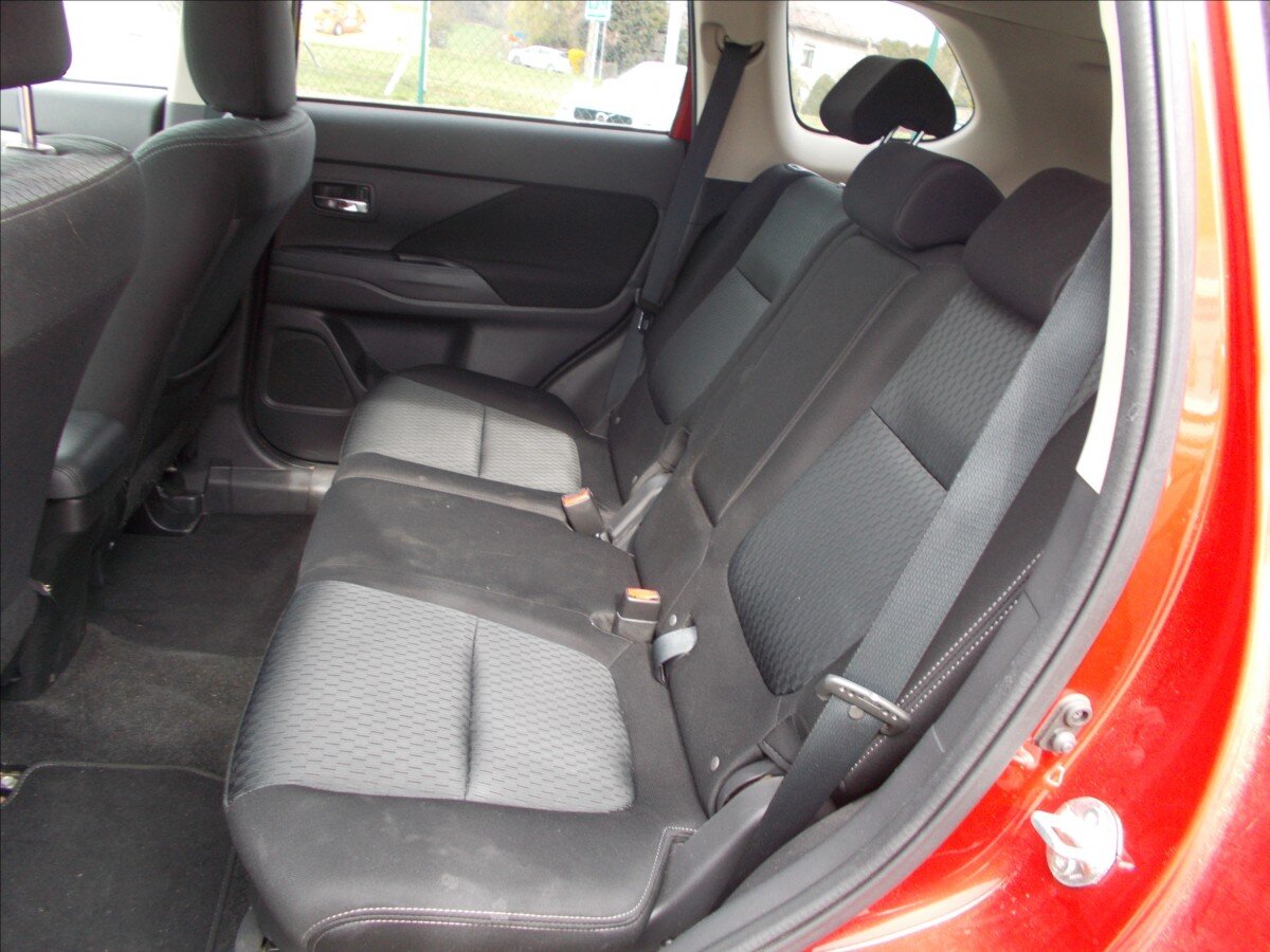 Mitsubishi Outlander SUV / Terénní 2,0 l 110 kw