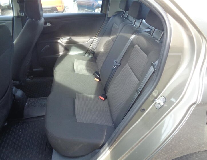 Peugeot 301 Sedan 1,6 l 73 kw