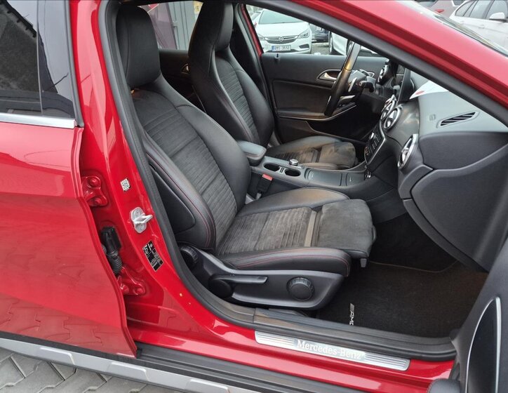 Mercedes-Benz GLA SUV / Terénní 1,6 l 115 kw