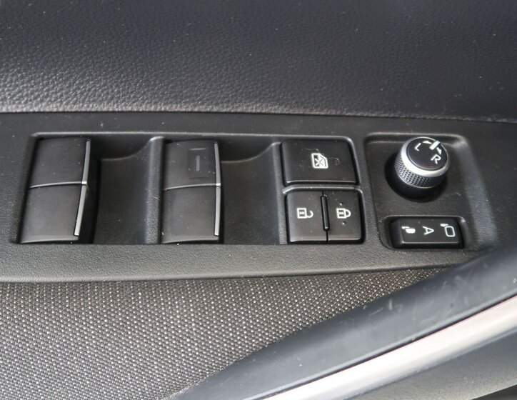 Toyota Corolla Sedan / Limuzína 1,8 l 72 kw