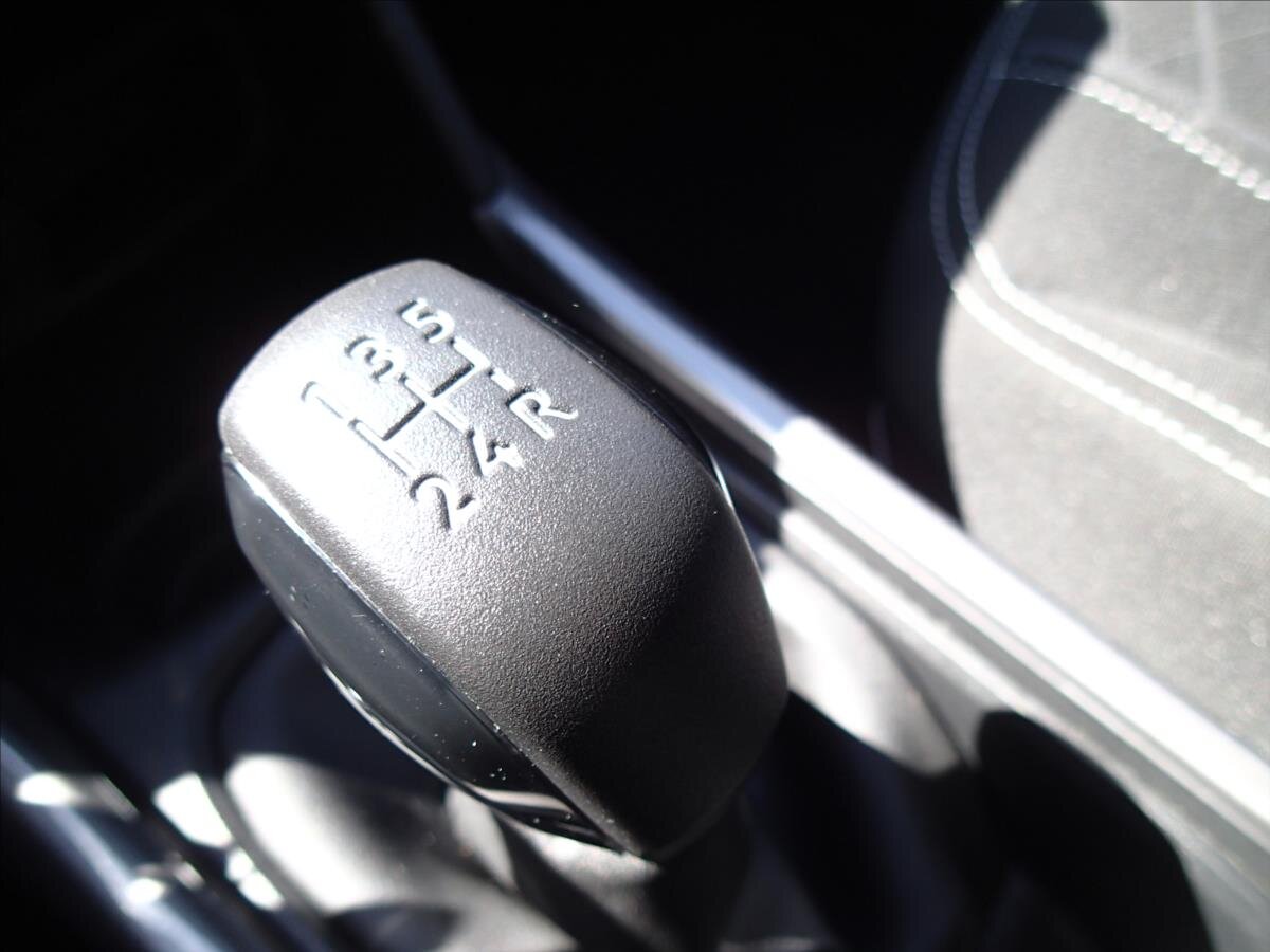 Peugeot 2008 Kombi 1,2 l 61 kw
