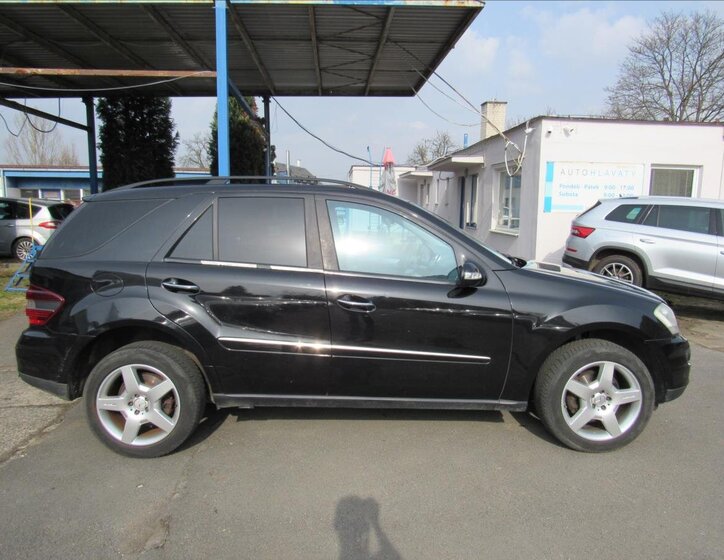 Mercedes-Benz Třídy M SUV / Terénní 3,0 l 165 kw