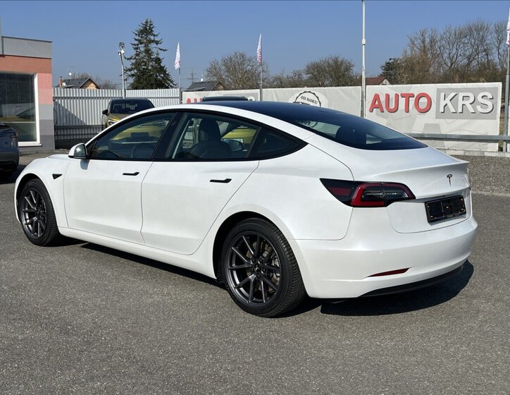 Tesla Model 3 Sedan / Limuzína 0,0 208 kw