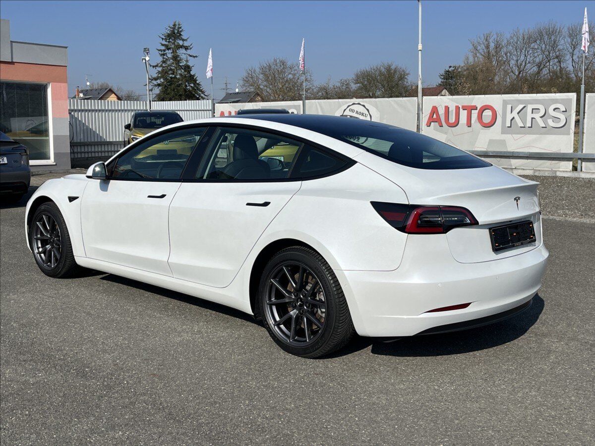 Tesla Model 3 Sedan / Limuzína 0,0 208 kw