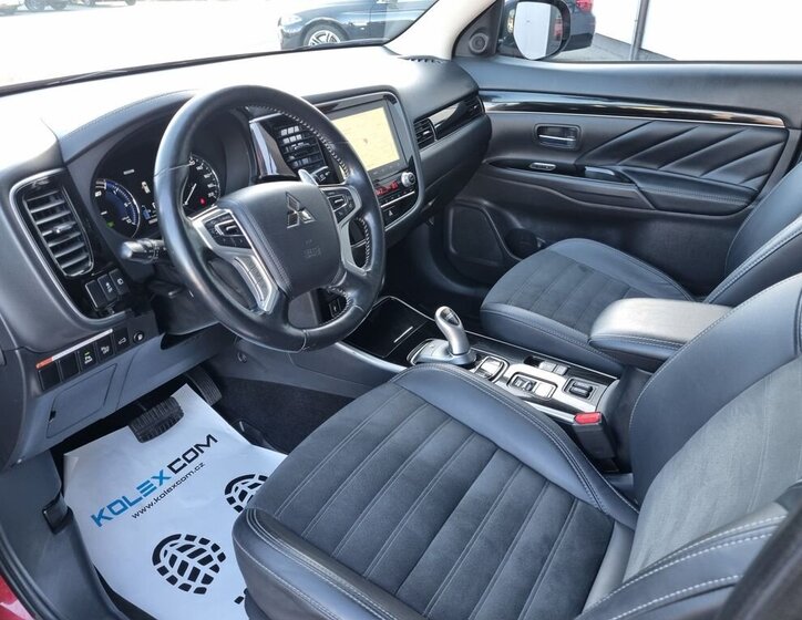 Mitsubishi Outlander SUV / Terénní 2,4 l 165 kw