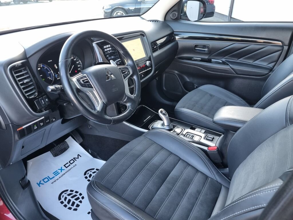 Mitsubishi Outlander SUV / Terénní 2,4 l 165 kw