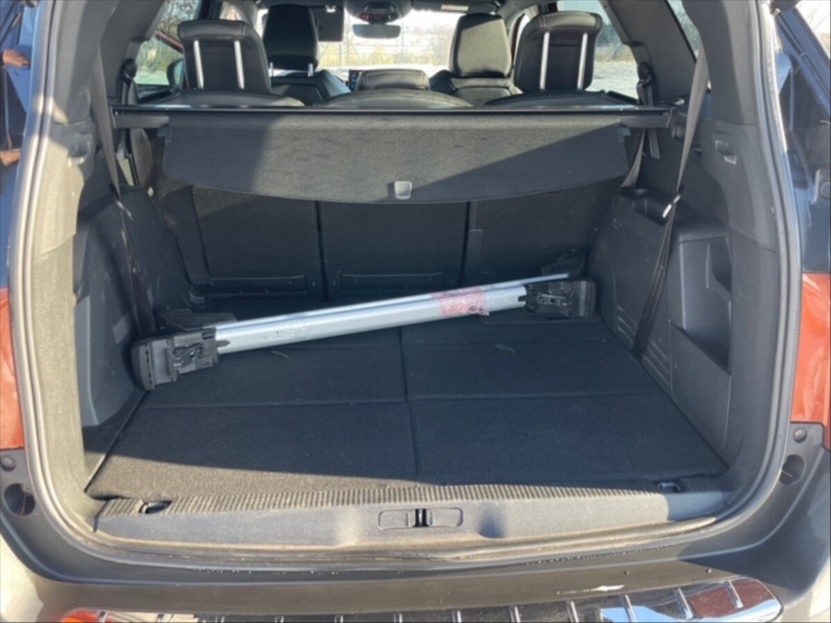 Peugeot 5008 SUV 2,0 l 130 kw