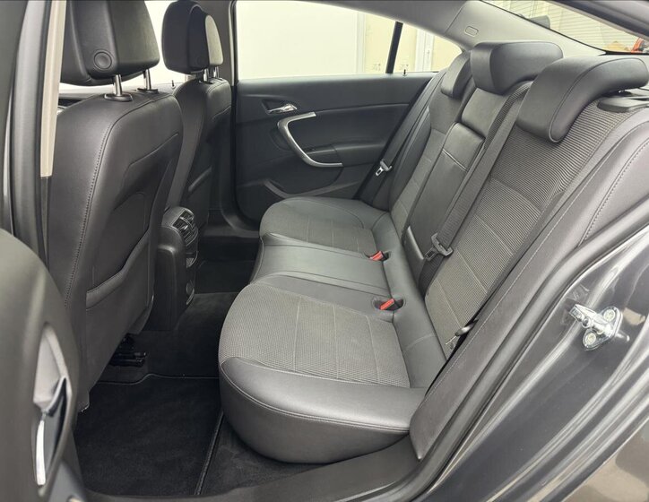 Opel Insignia Sedan / Limuzína 2,0 l 118 kw