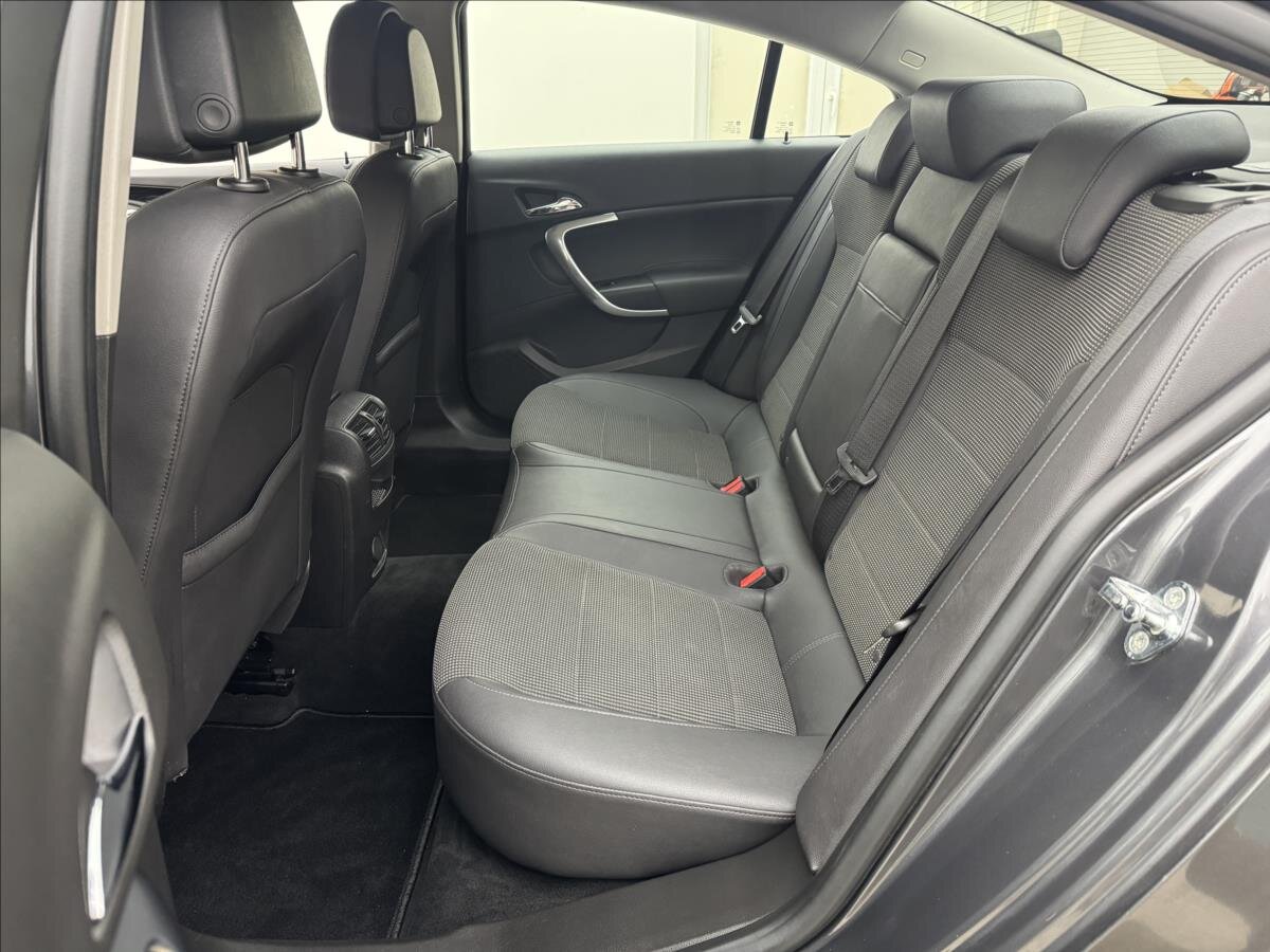 Opel Insignia Sedan / Limuzína 2,0 l 118 kw
