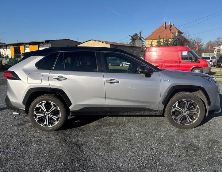 Toyota RAV4 8