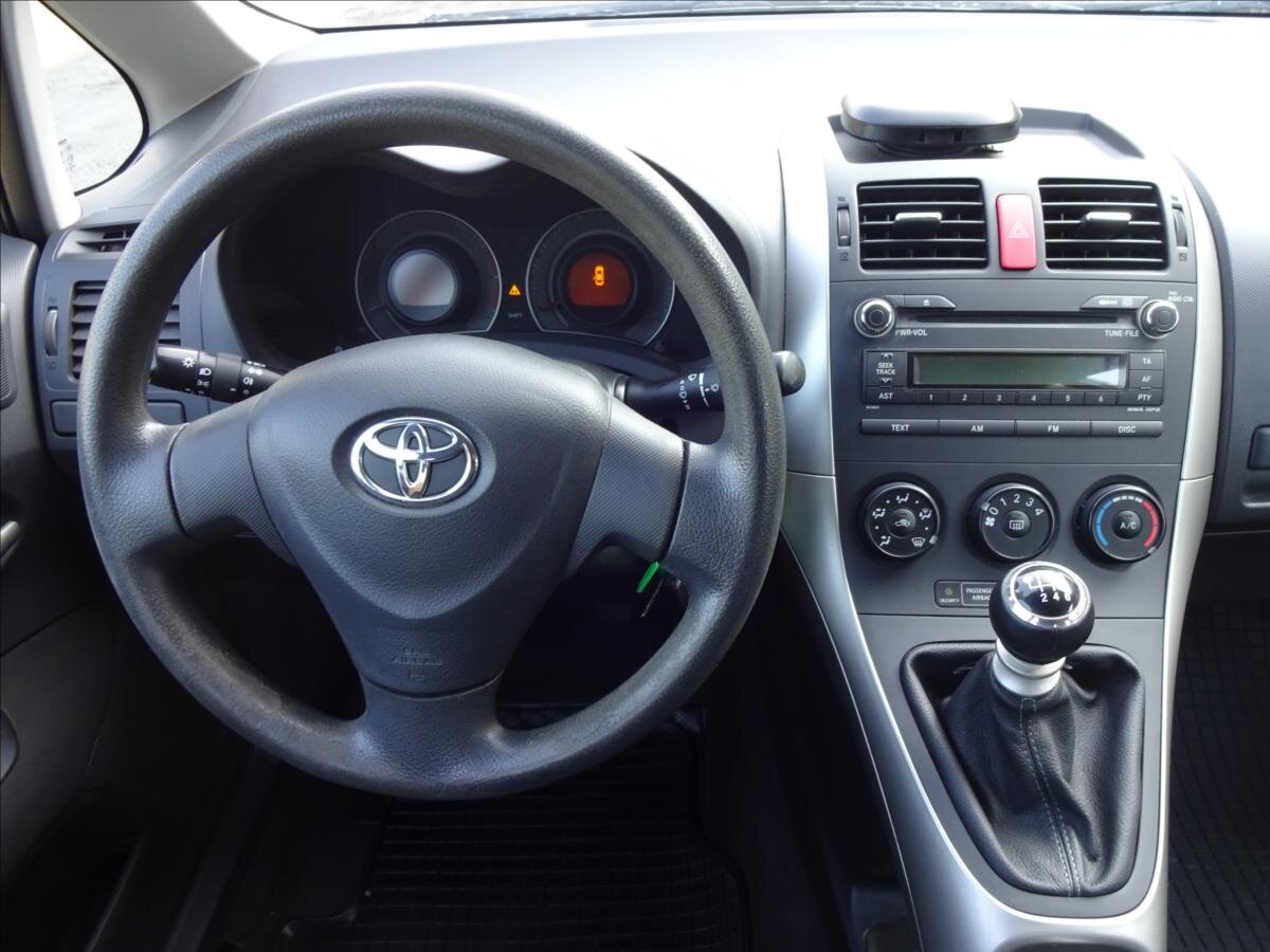 Toyota Auris Hatchback 1,3 l 74 kw
