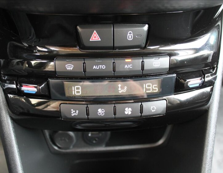 Peugeot 2008 SUV / Terénní 1,2 l 60 kw