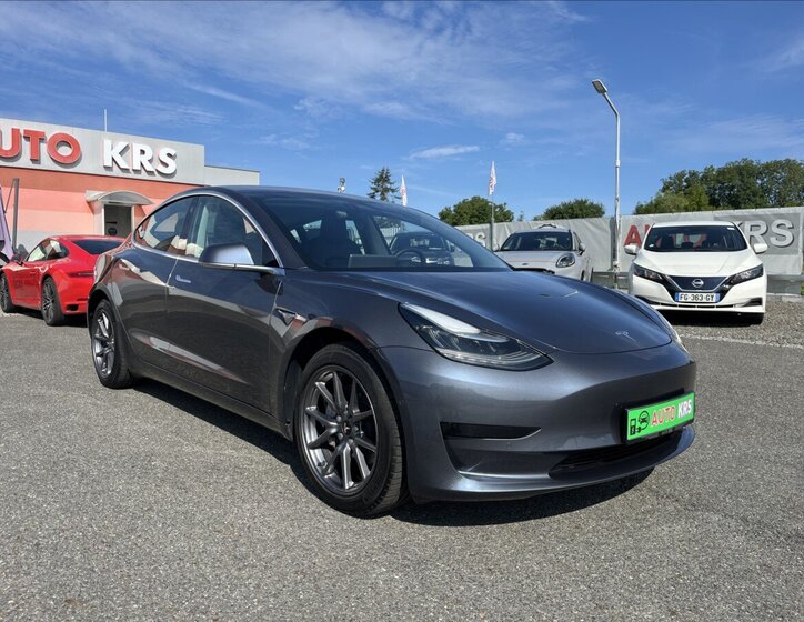 Tesla Model 3 1