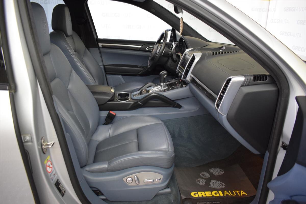 Porsche Cayenne SUV 4,8 l 405 kw