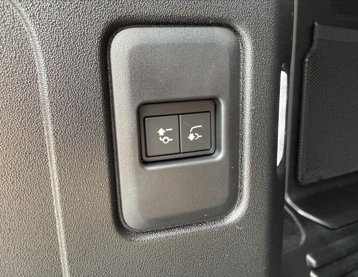 Land Rover Defender SUV / Terénní 3,0 l 147 kw