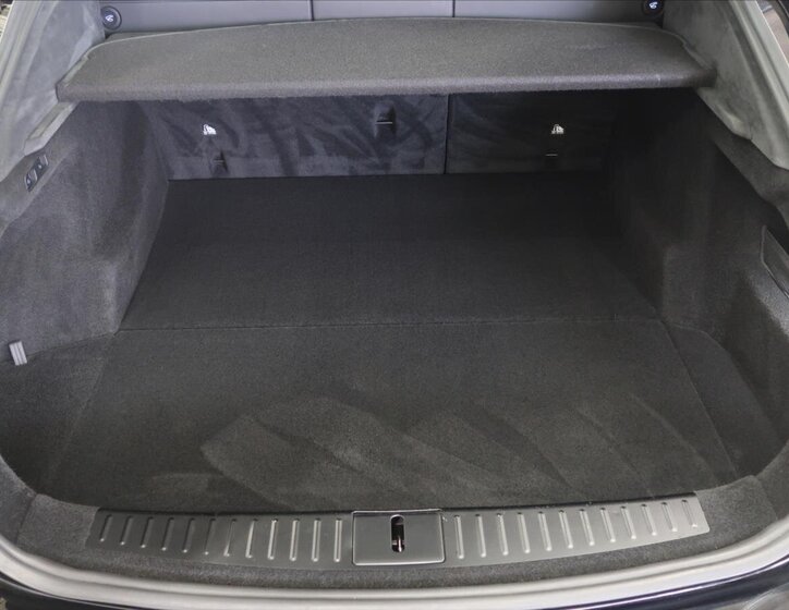Tesla Model S Hatchback 0,0 493 kw